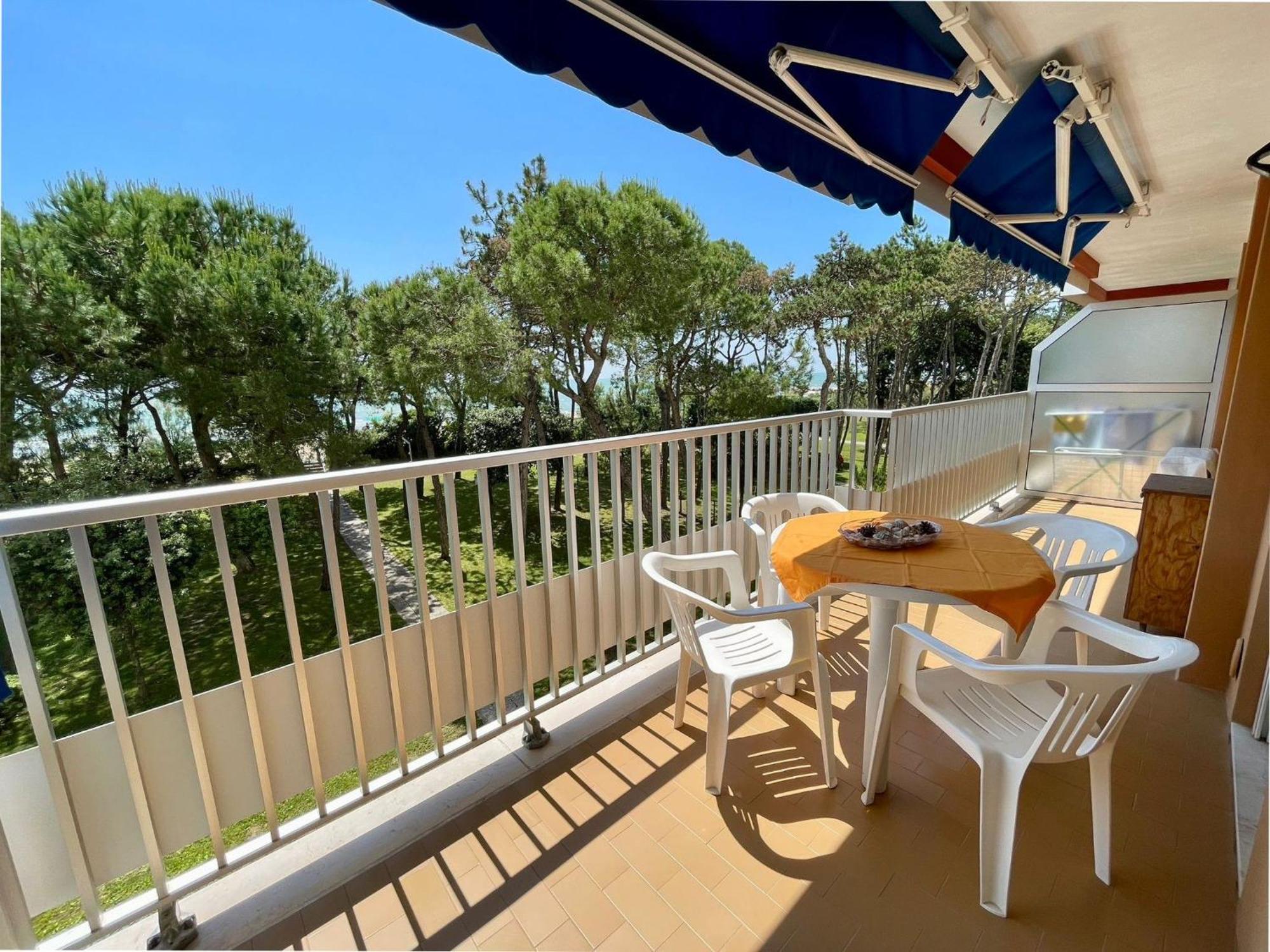 Renovated Flat With A Stunning Terrace Apartment Porto Santa Margherita di Caorle Exterior photo